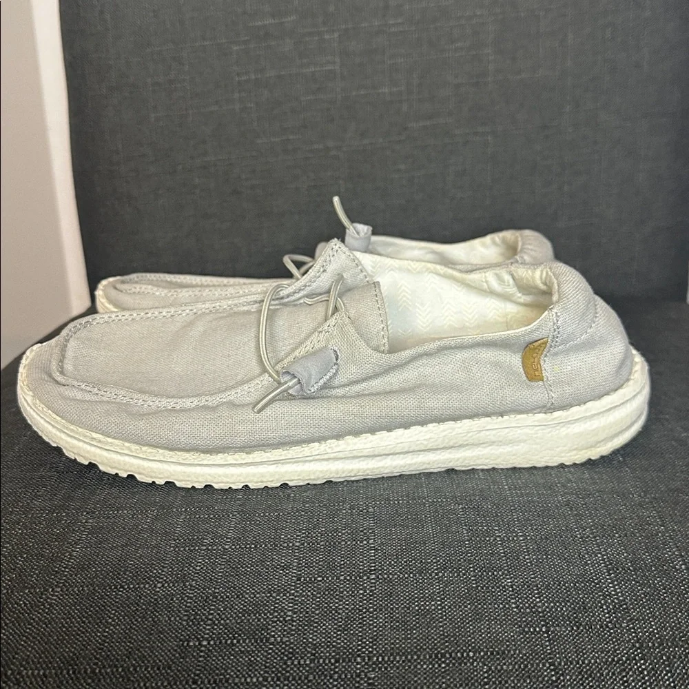 Hey Dude Wendy Women’s Size 7 Light‎ Gray Loafers